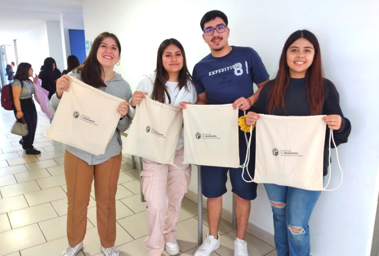 Alumnos de Ingeniería Ganadores del desafío de cañones 01
