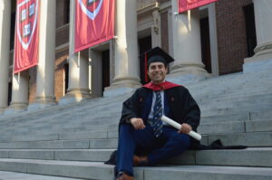 Dr. Alberto Insulza Galdames, Alumni Finis Terrae graduado en Harvard