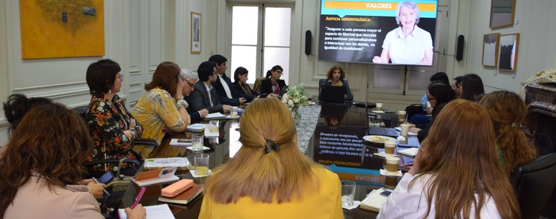 Maria-Isolina-Dabove-Derechos-personalidad-personas-mayores-contexto-sanitario-Facultad-Derecho-Universidad-Finis-Terrae-principal