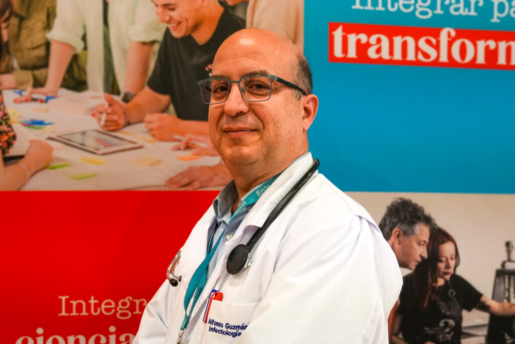 Dr. Alfonso Guzmán, infectólogo U. Finis Terrae