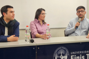 Alumni Odonto Finis Terrae exploran la investigación 
