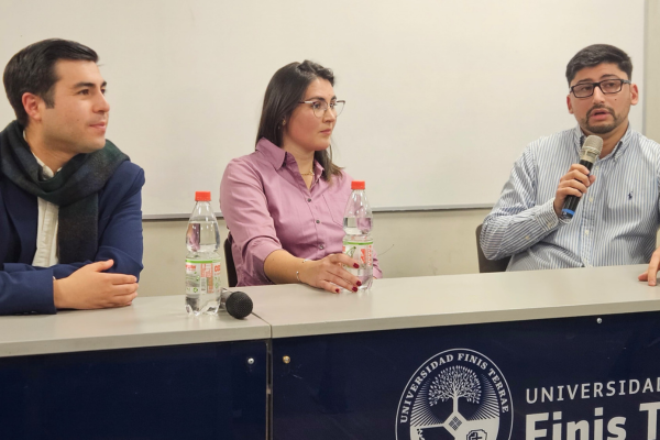 Alumni Odonto Finis Terrae exploran la investigación