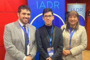 Docentes y estudiantes de Odontologia en Jornada Cientifica
