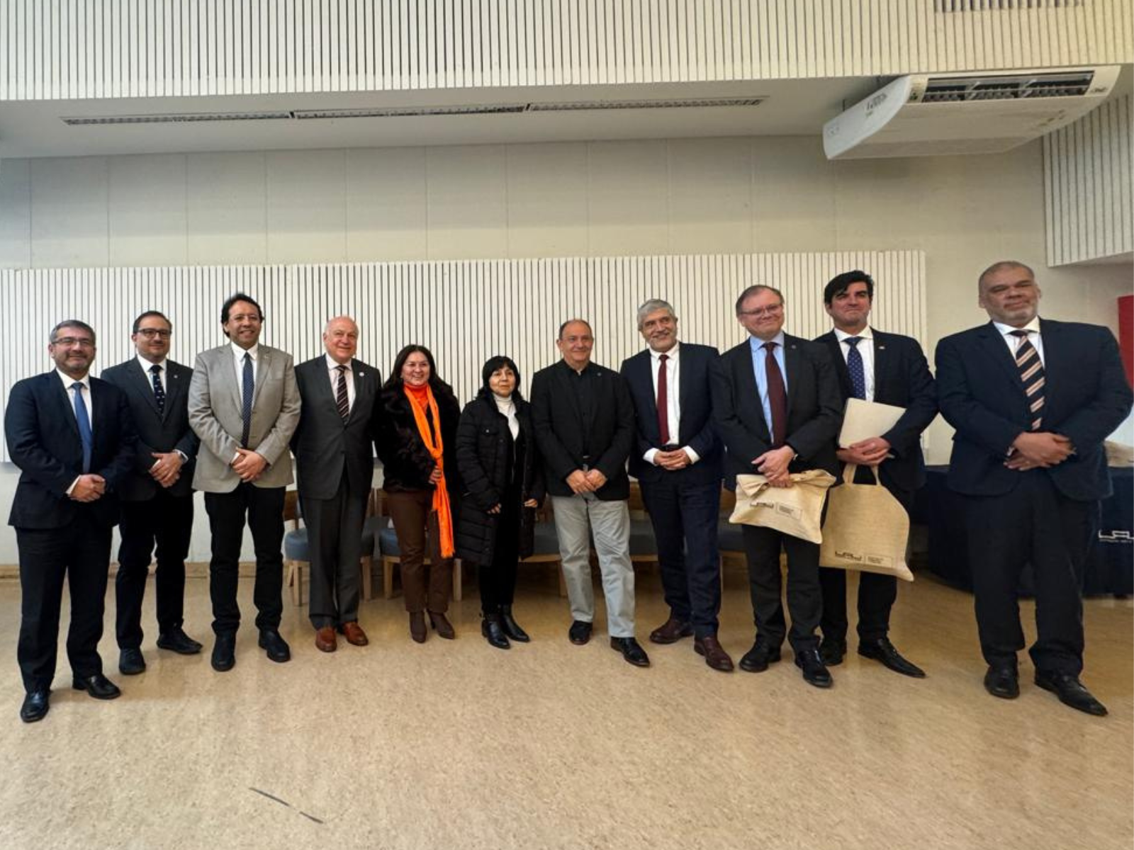 Decana de la Facultad de Ingeniería, junto a autoridades de Condefi y representantes del Cruch, Cuech, CUP y G9
