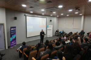 Dr. Ernesto Vega y académicos de la Facultad