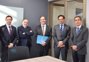 Felipe Alessandri, ex alcalde de Santiago, actual alcalde de Lo Barnechea y alumni de la Facultad de Derecho, se reunió con autoridades de la Universidad y Facultad.