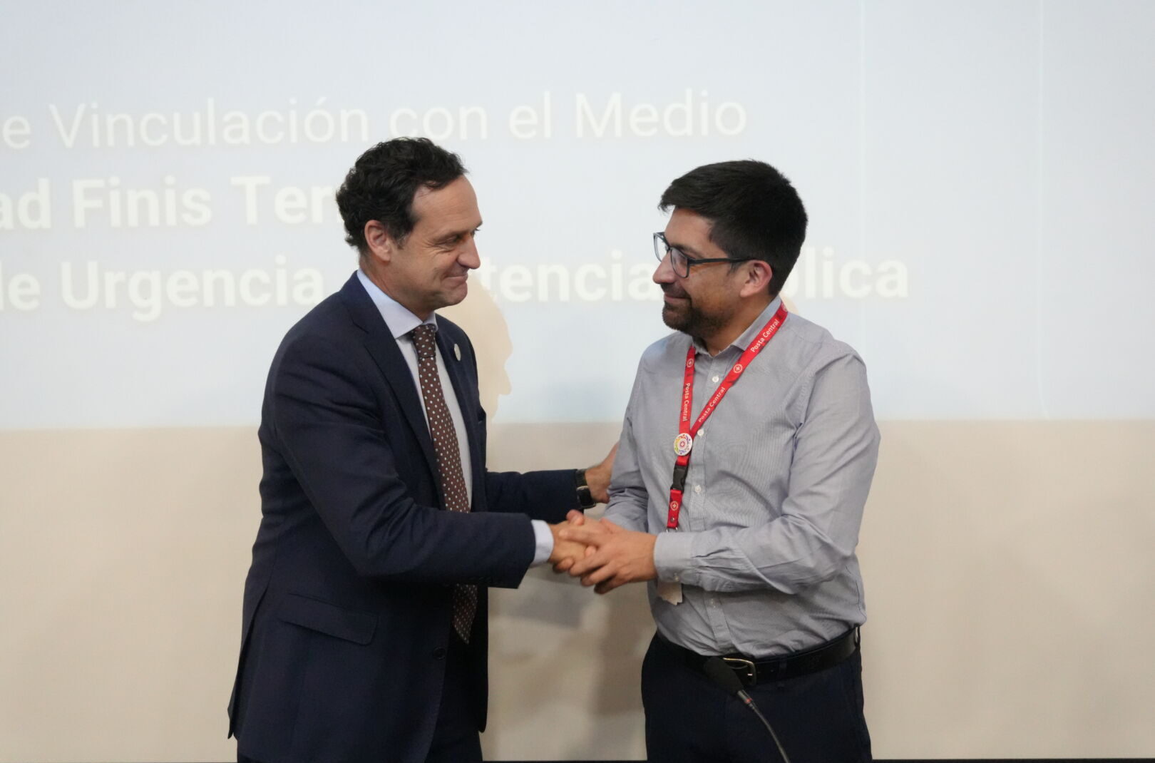 Universidad Finis Terrae y Hospital de Urgencia Asistencia Pública profundizan sus lazos a través de convenio de colaboración