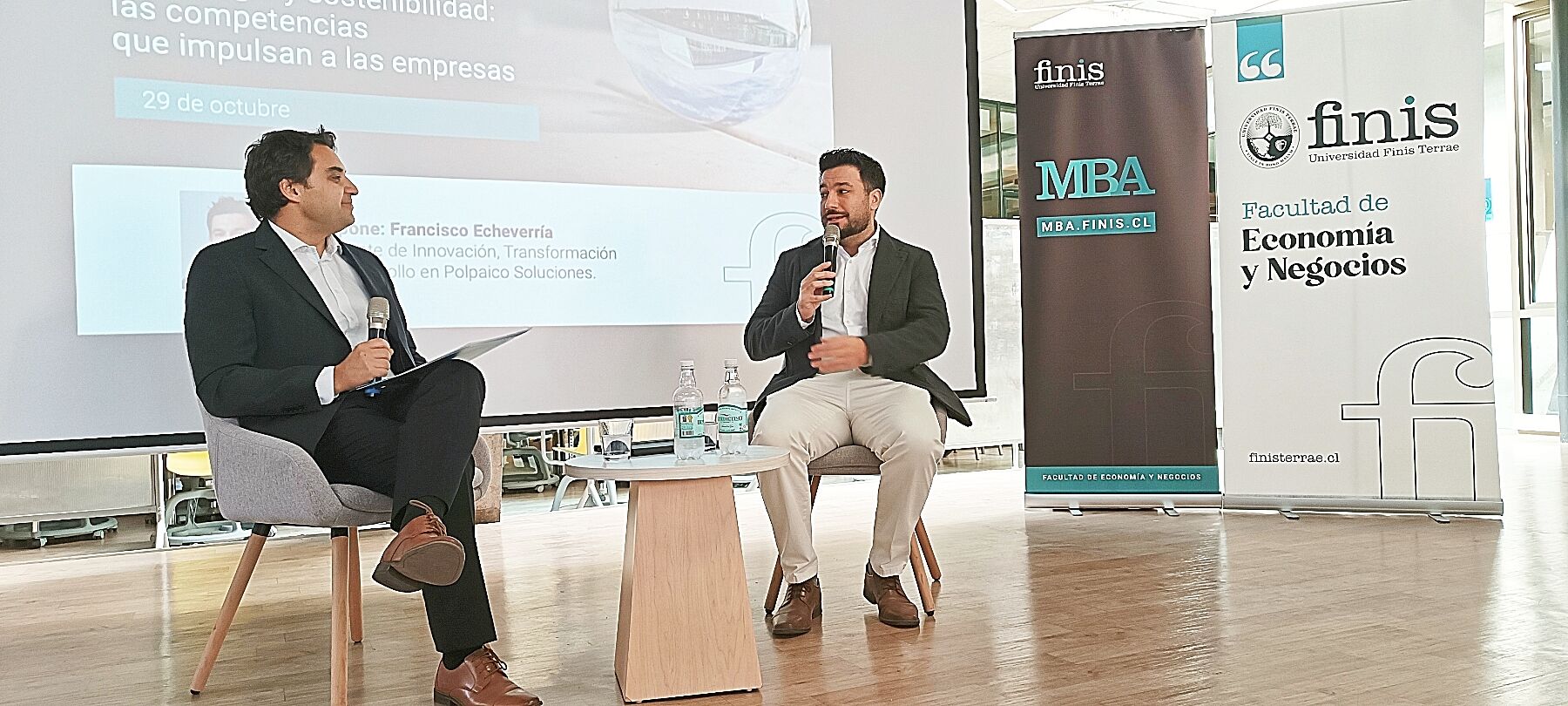 Francisco Echeverría abordó en la U. Finis Terrae los desafíos de la innovación y la sostenibilidad empresarial