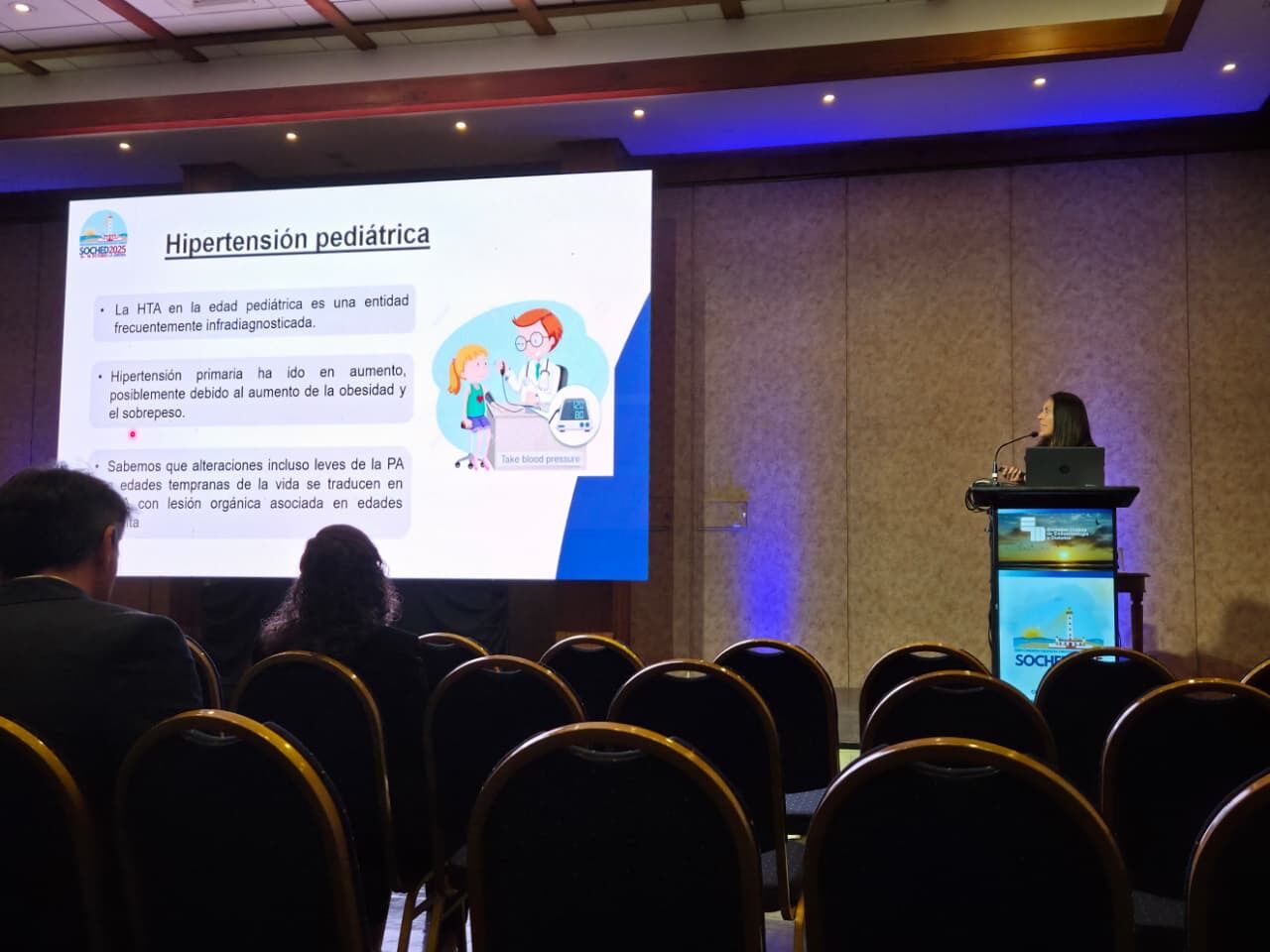 Académica de la facultad de Ingeniería Alejandra Tapia expuso investigación sobre hipertensión pediátrica en Congreso de Endocrinología en La Serena