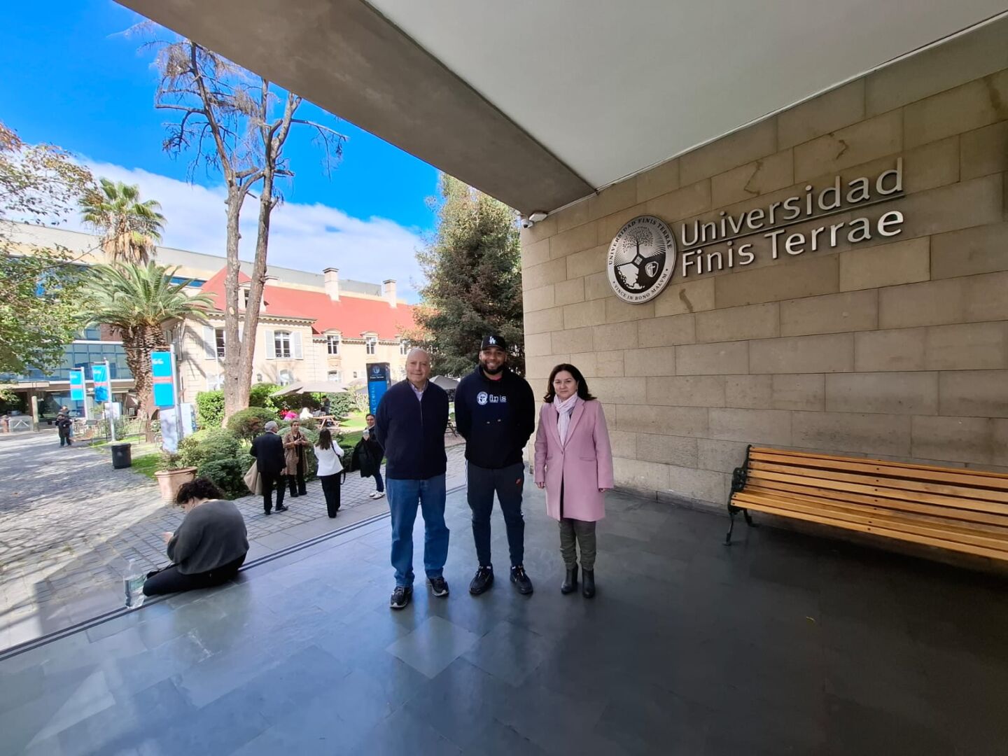 Kai Braithwaite est FI intercambio en Chile con prof Yanine y decana Urrutia 02